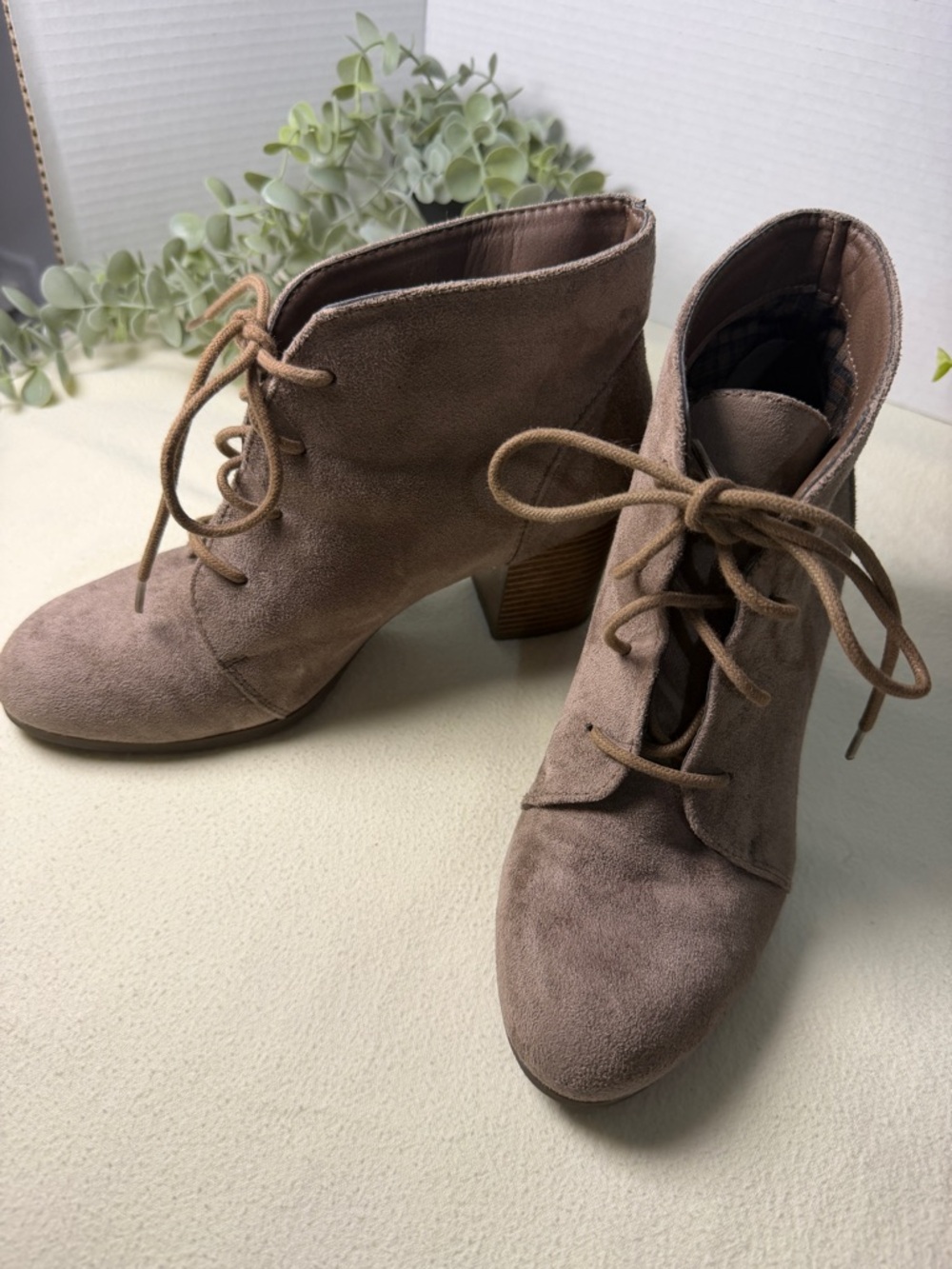 Madden Girl Taupe Suede Ankle Boots Lace Up Block Heel Booties Size 7,5
